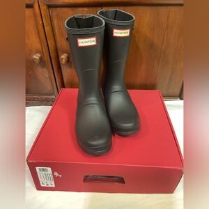 Hunter Women’s Solid Black Original Short Wellington Rain Boot. Not size 8 onbox